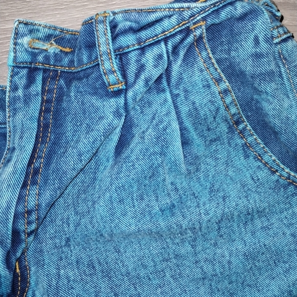 VINTAGE 80s Jordache acid wash jean shorts with pleated front - Picture 3 of 6